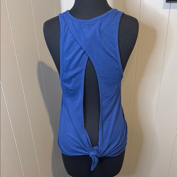 Z SoulCycle Women’s Medium Blue Tank Top with Star Accents - Picture 4 of 4